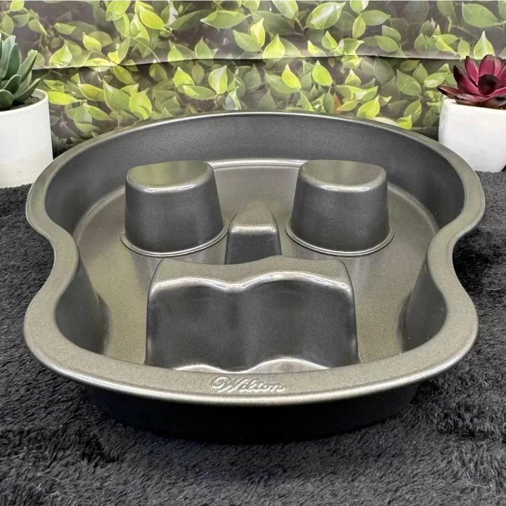 Wilton Skull Cake Pan – Spooky Halloween Bakeware